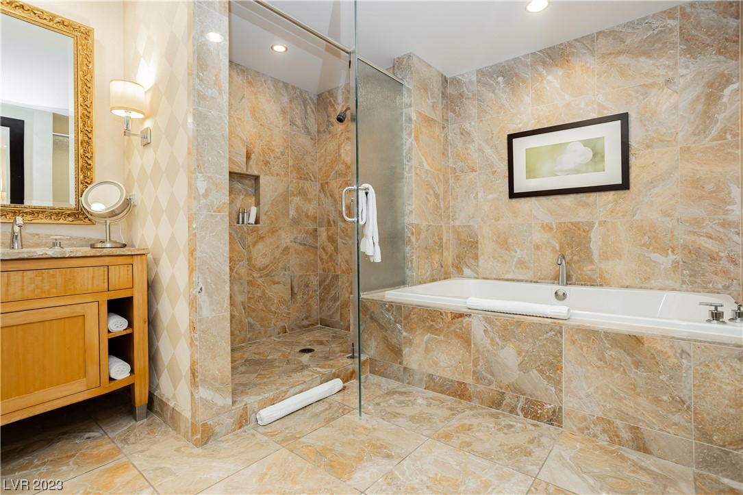 2000 North Fashion Show Drive 4511