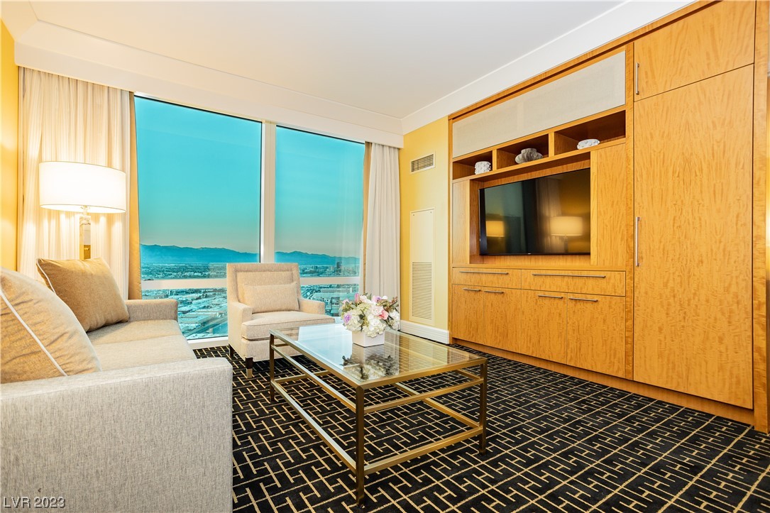 2000 North Fashion Show Drive 4511