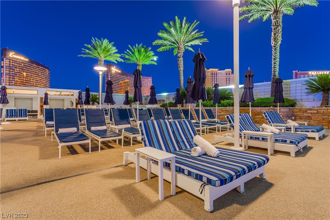 2000 North Fashion Show Drive 4511