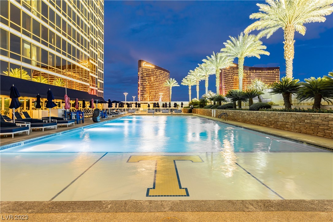 2000 North Fashion Show Drive 4511