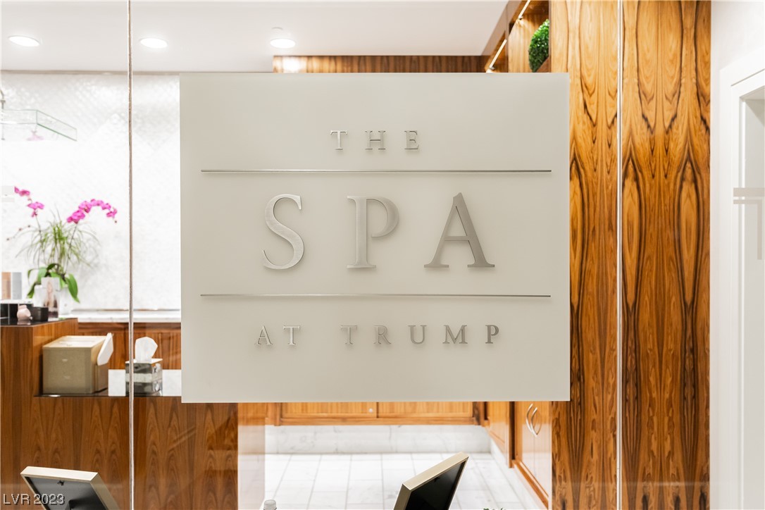 2000 North Fashion Show Drive 4511