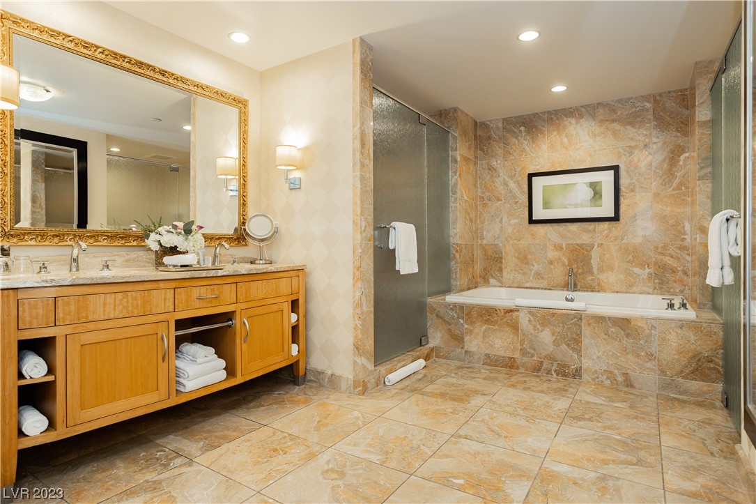 2000 North Fashion Show Drive 4511