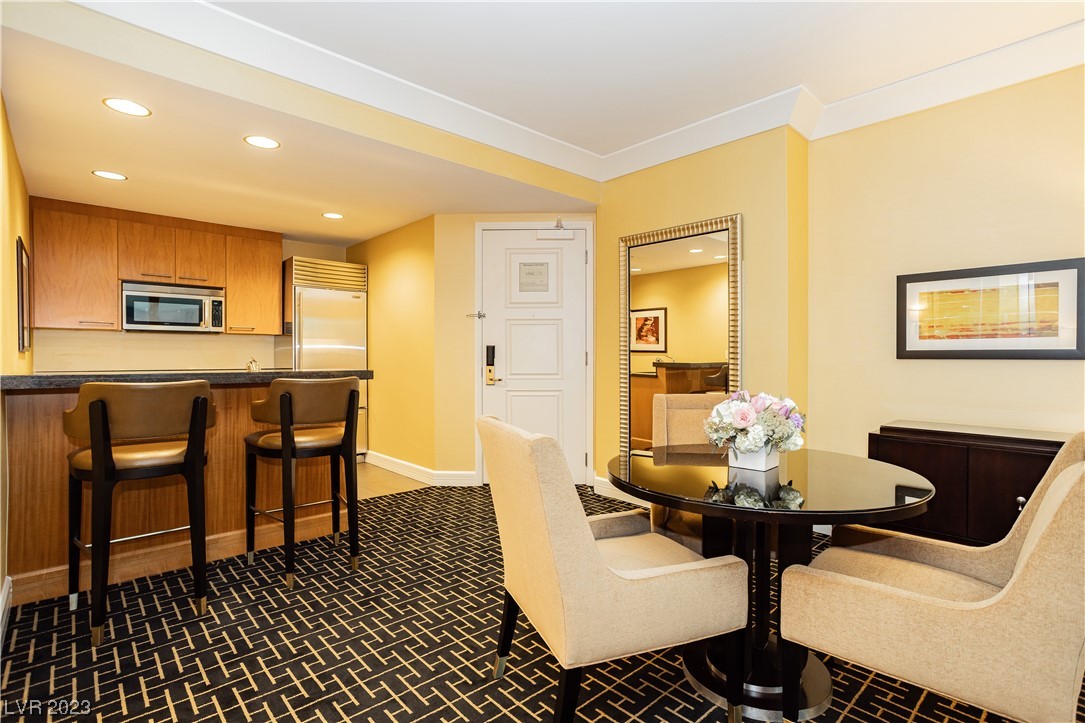 2000 North Fashion Show Drive 4511