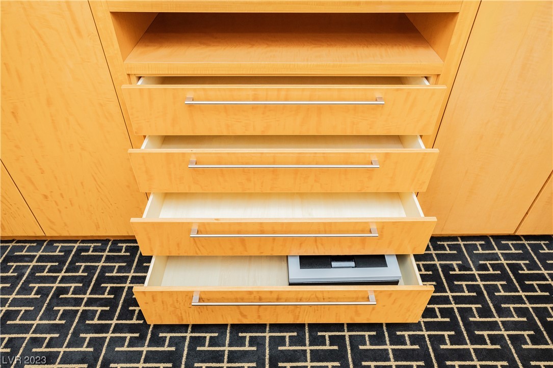 2000 North Fashion Show Drive 4511