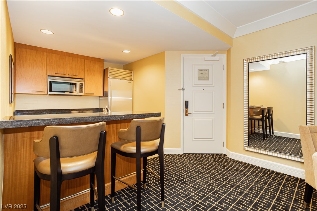 2000 North Fashion Show Drive 4511