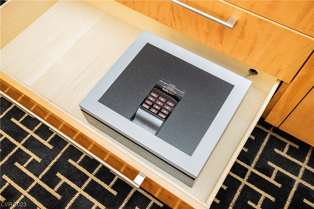 2000 North Fashion Show Drive 4511