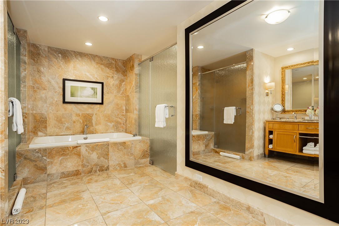 2000 North Fashion Show Drive 4511