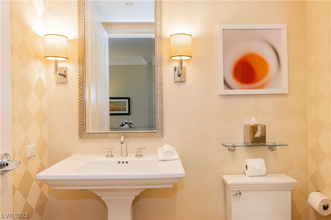 2000 North Fashion Show Drive 4511