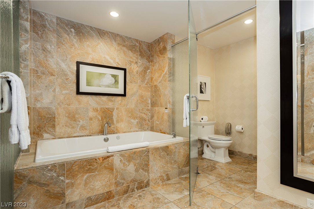 2000 North Fashion Show Drive 4511