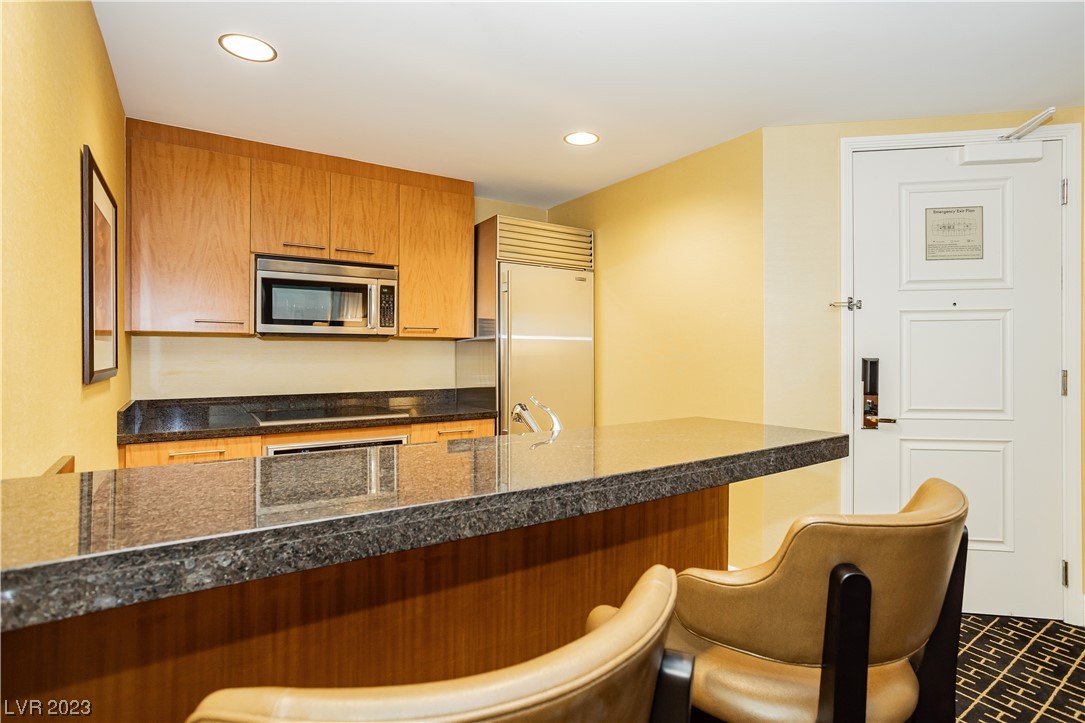 2000 North Fashion Show Drive 4511