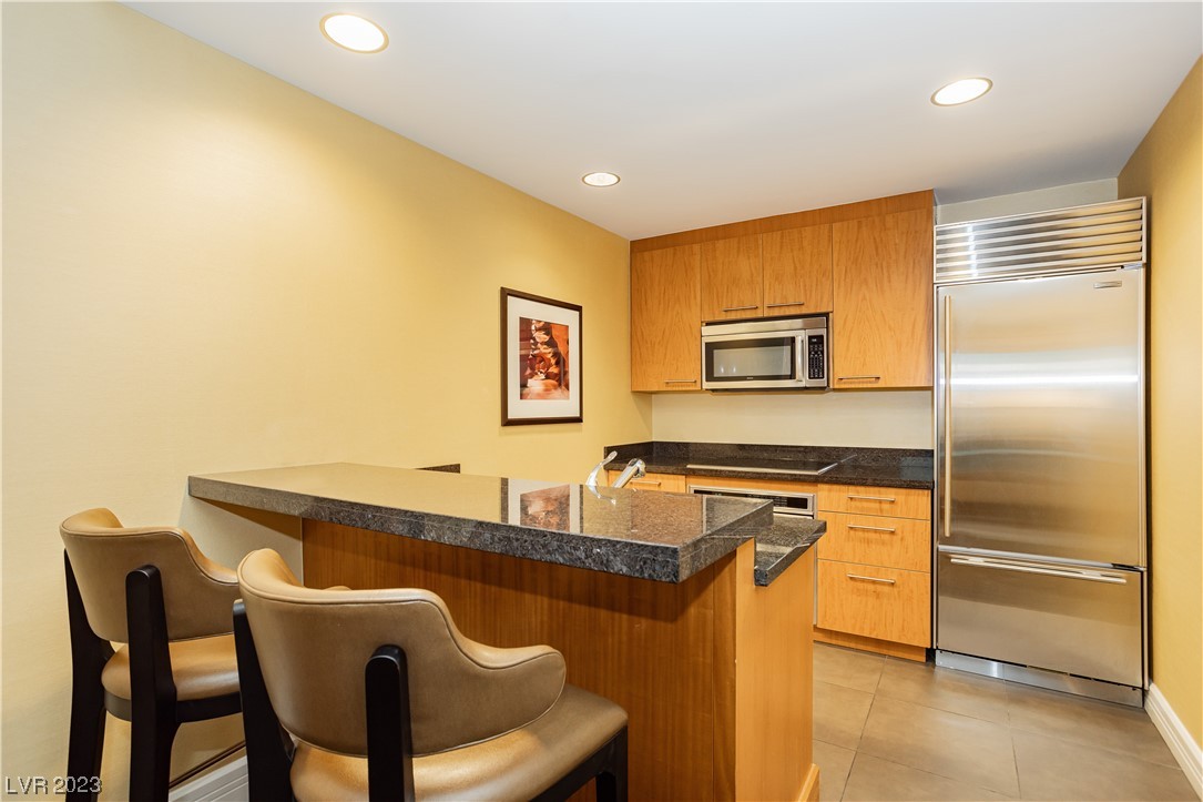 2000 North Fashion Show Drive 4511