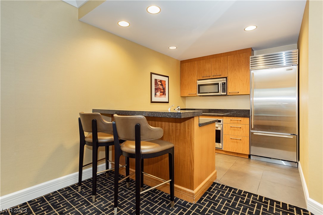 2000 North Fashion Show Drive 4511