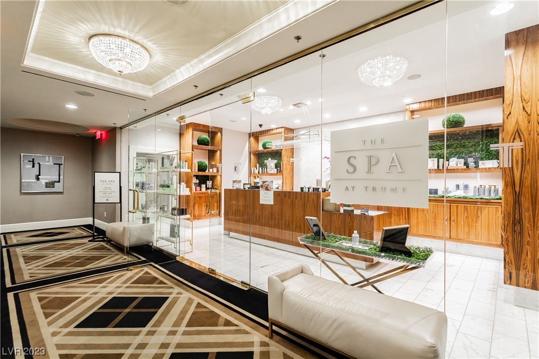 2000 North Fashion Show Drive 4511