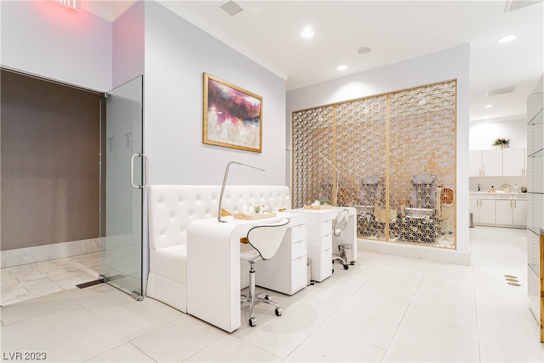 2000 North Fashion Show Drive 4511