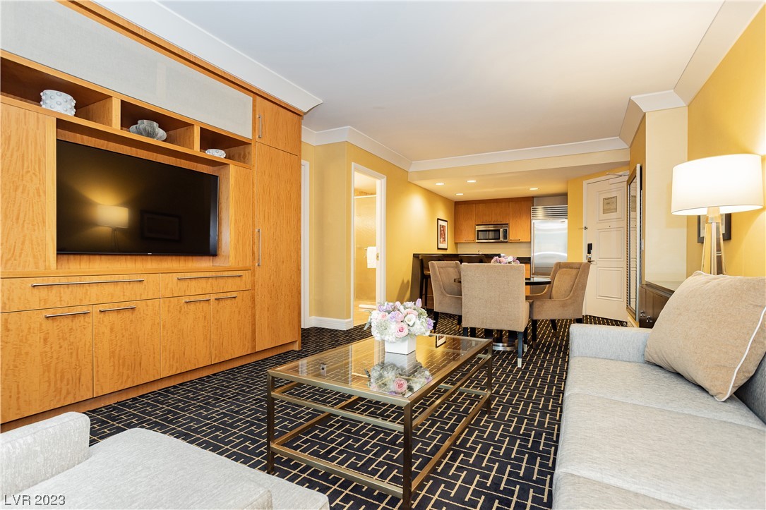 2000 North Fashion Show Drive 4511