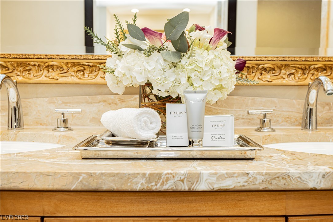 2000 North Fashion Show Drive 4511