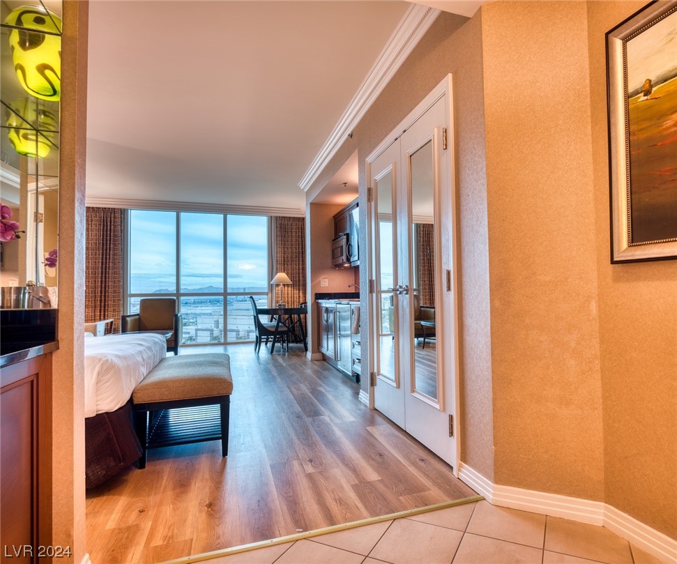 135 East Harmon Avenue 904