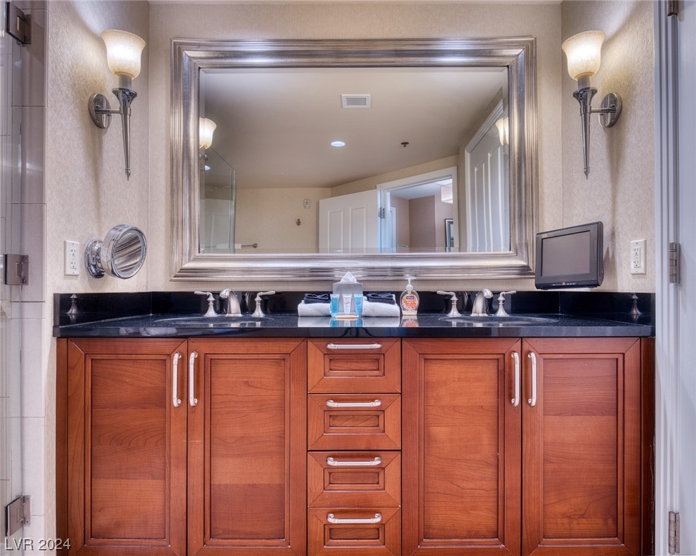 135 East Harmon Avenue 904