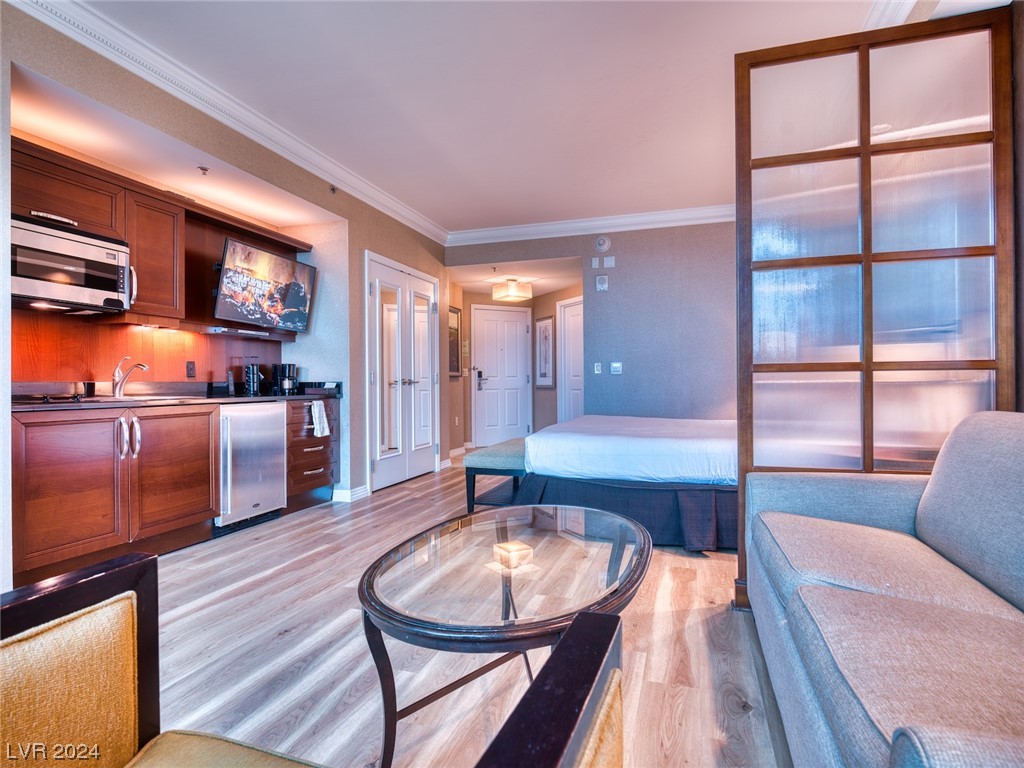 135 East Harmon Avenue 904