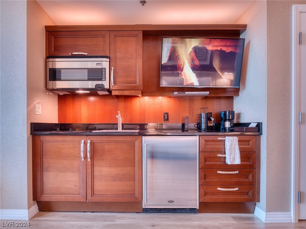 135 East Harmon Avenue 904