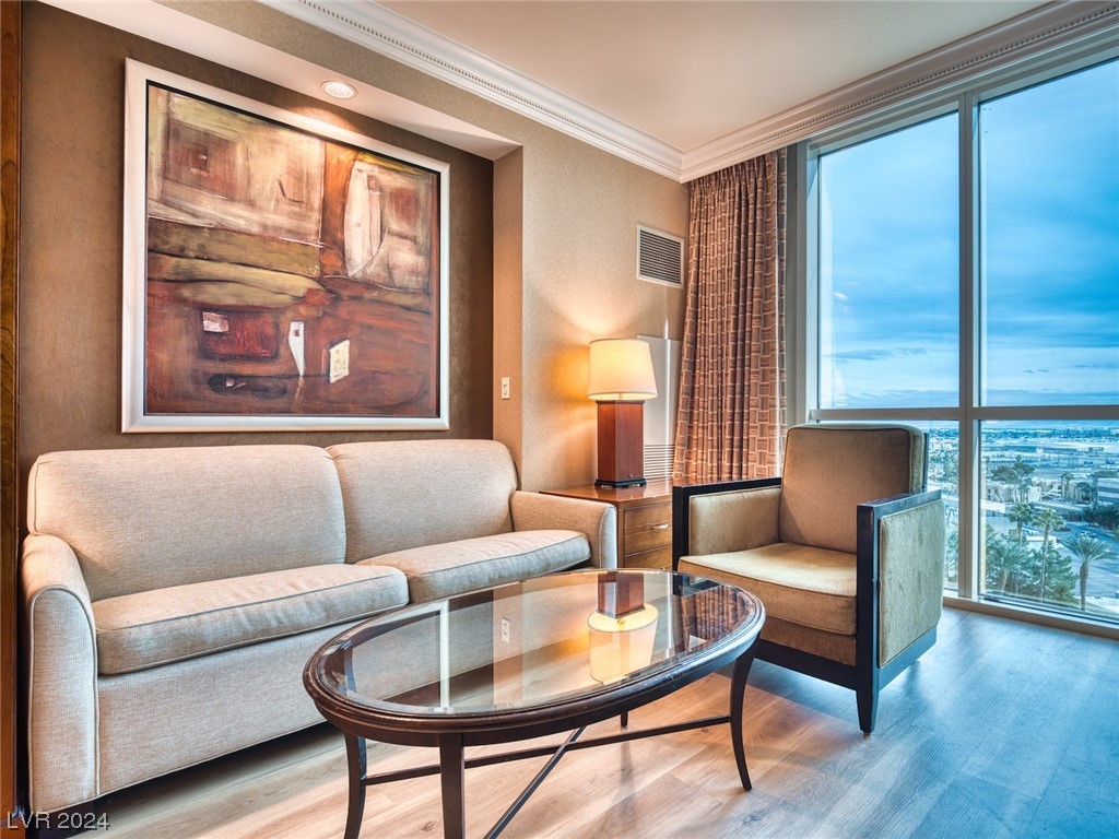 135 East Harmon Avenue 904