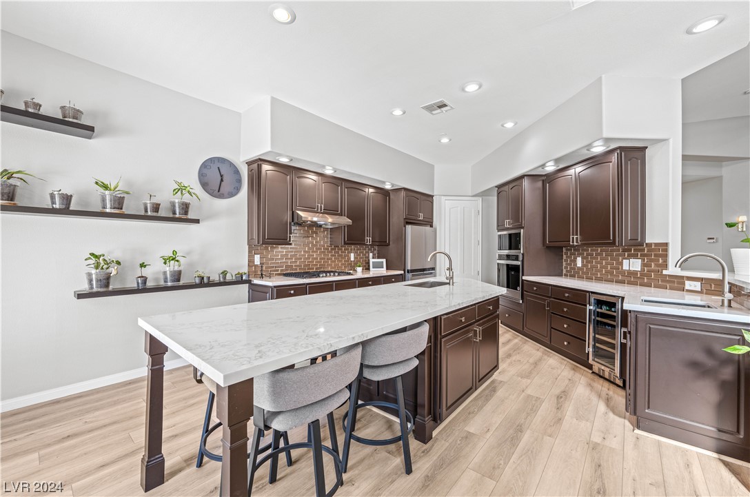 39 VIA PARADISIO Street