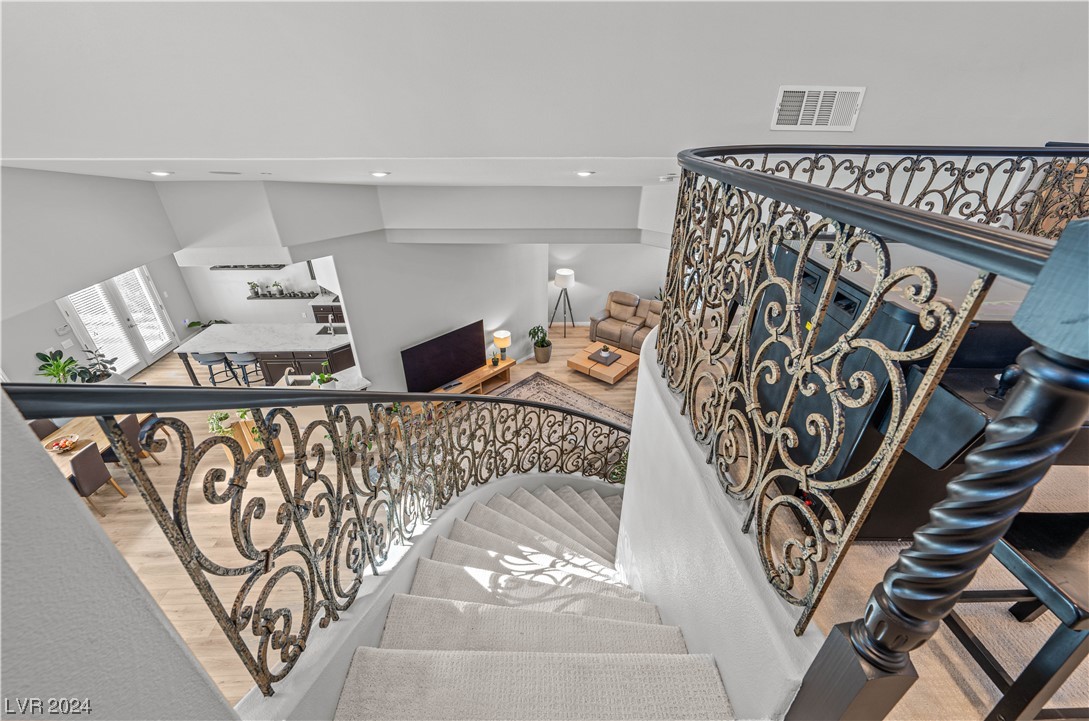 39 VIA PARADISIO Street