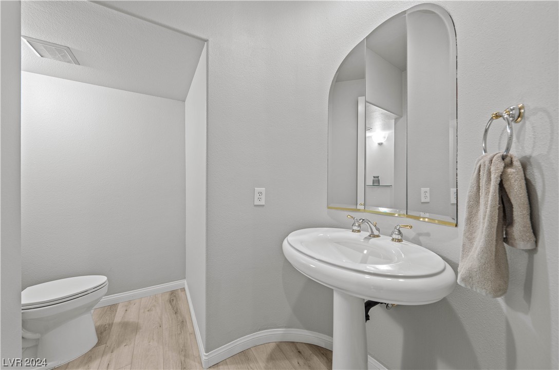 39 VIA PARADISIO Street