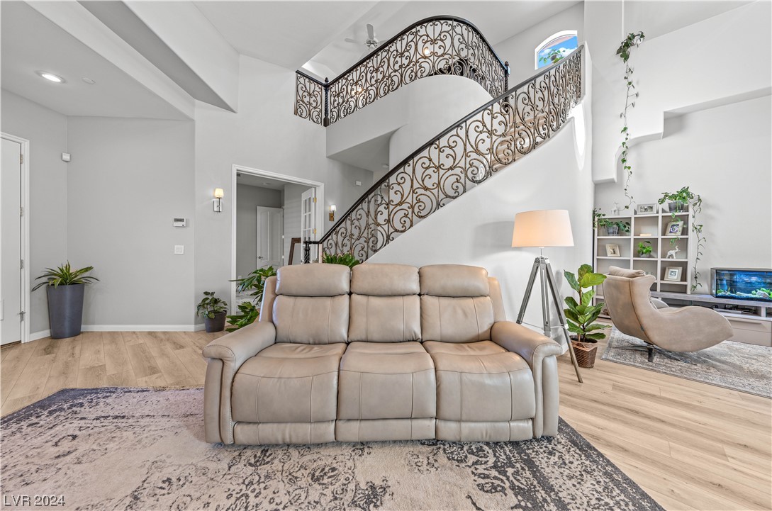 39 VIA PARADISIO Street