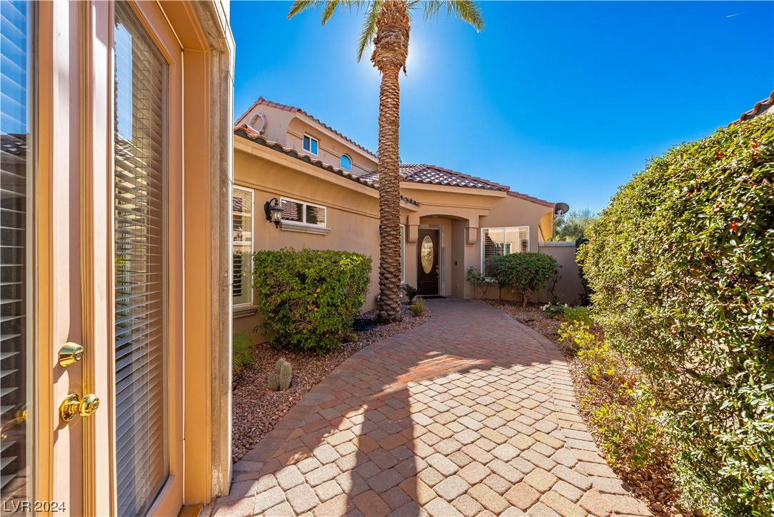 39 VIA PARADISIO Street