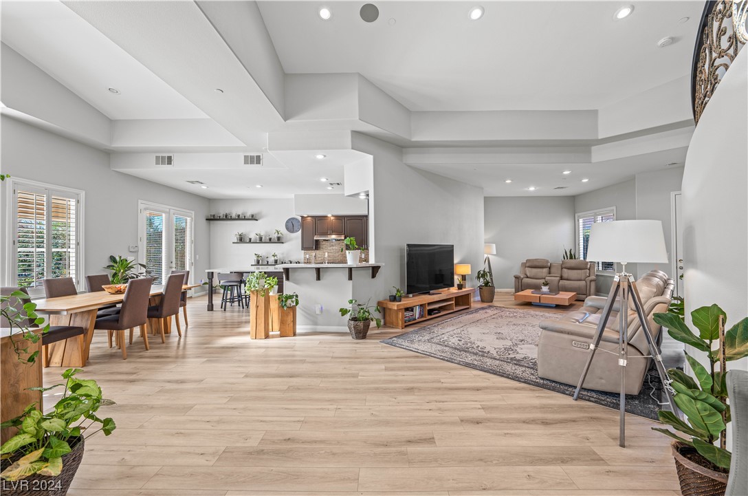 39 VIA PARADISIO Street