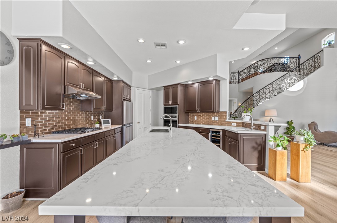 39 VIA PARADISIO Street