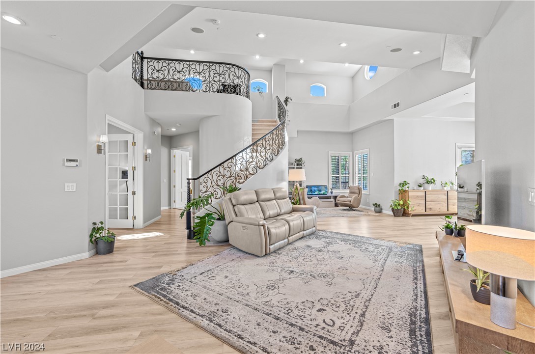 39 VIA PARADISIO Street