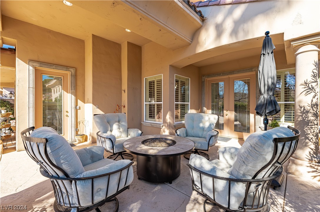 39 VIA PARADISIO Street