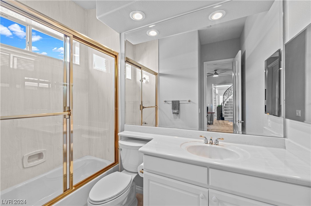 39 VIA PARADISIO Street