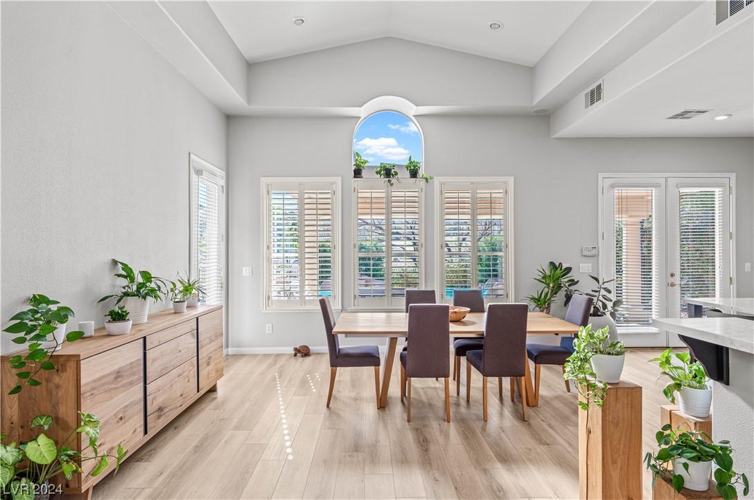 39 VIA PARADISIO Street