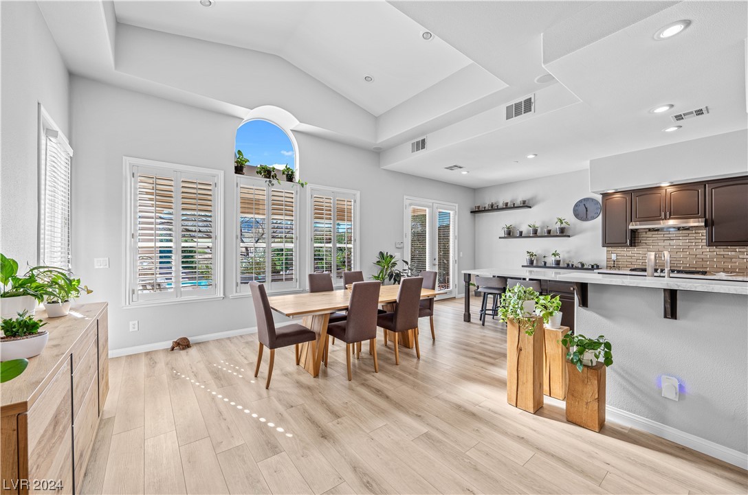 39 VIA PARADISIO Street