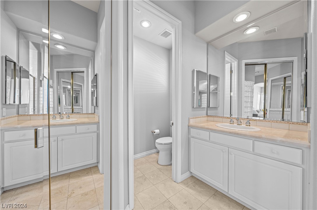 39 VIA PARADISIO Street