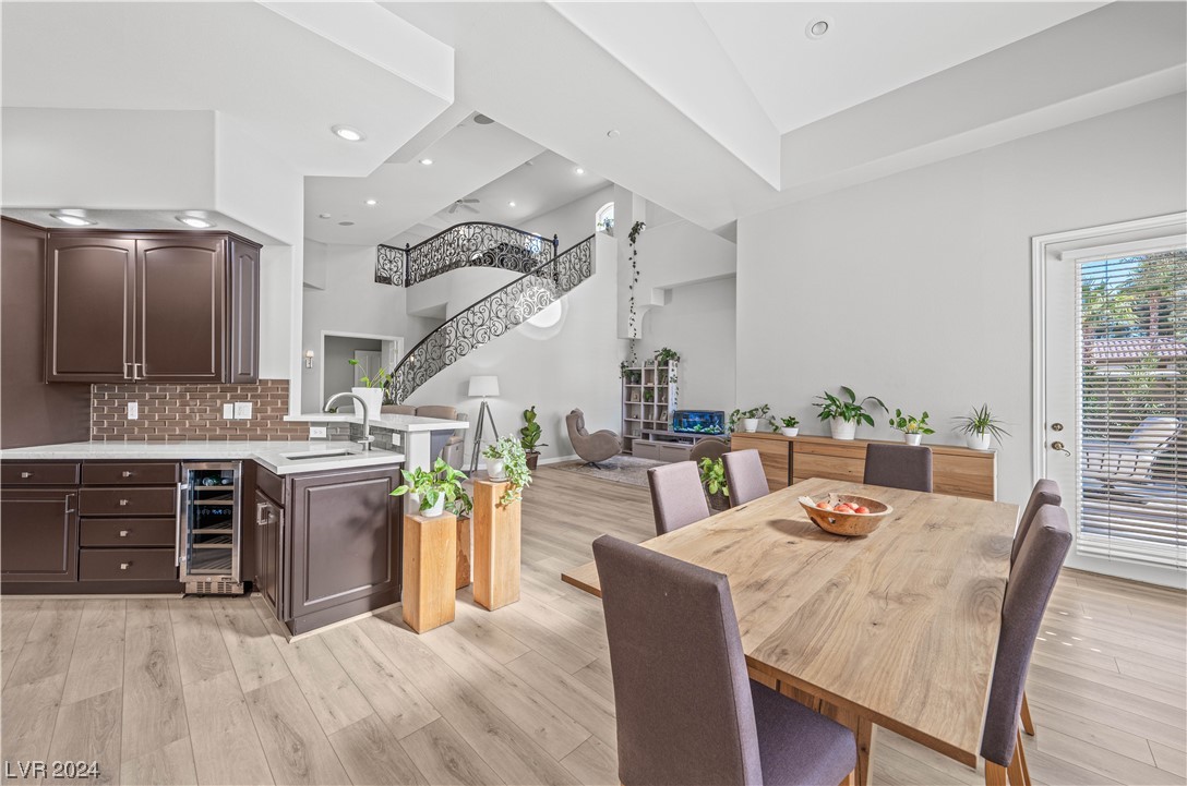 39 VIA PARADISIO Street