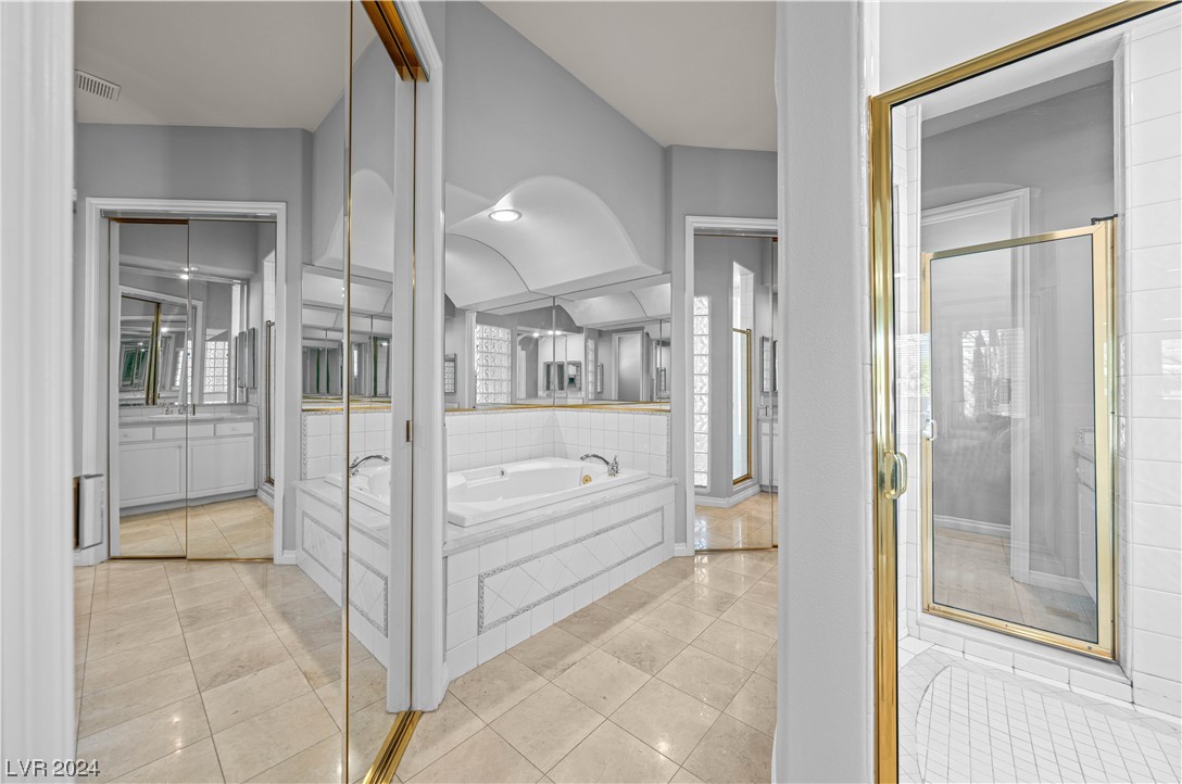 39 VIA PARADISIO Street