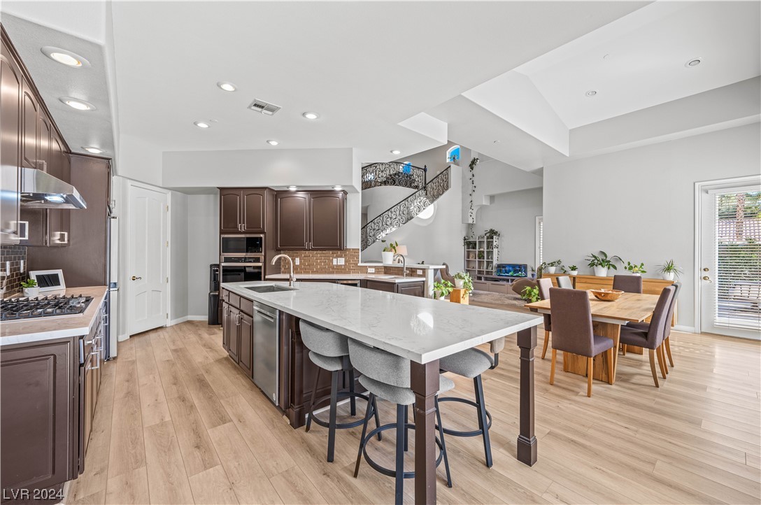 39 VIA PARADISIO Street