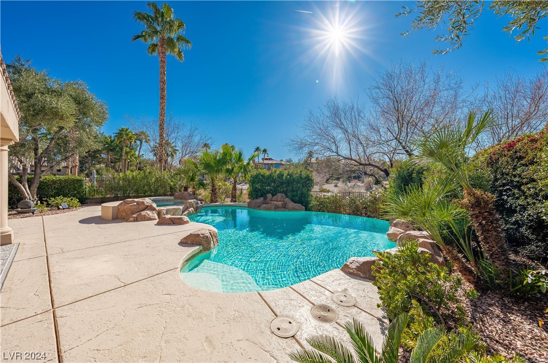 39 VIA PARADISIO Street