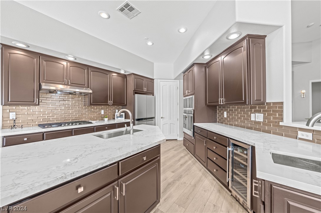 39 VIA PARADISIO Street