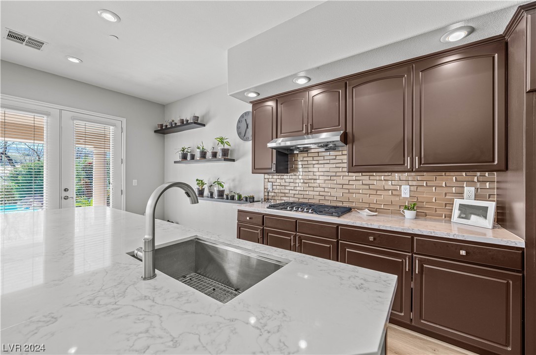 39 VIA PARADISIO Street