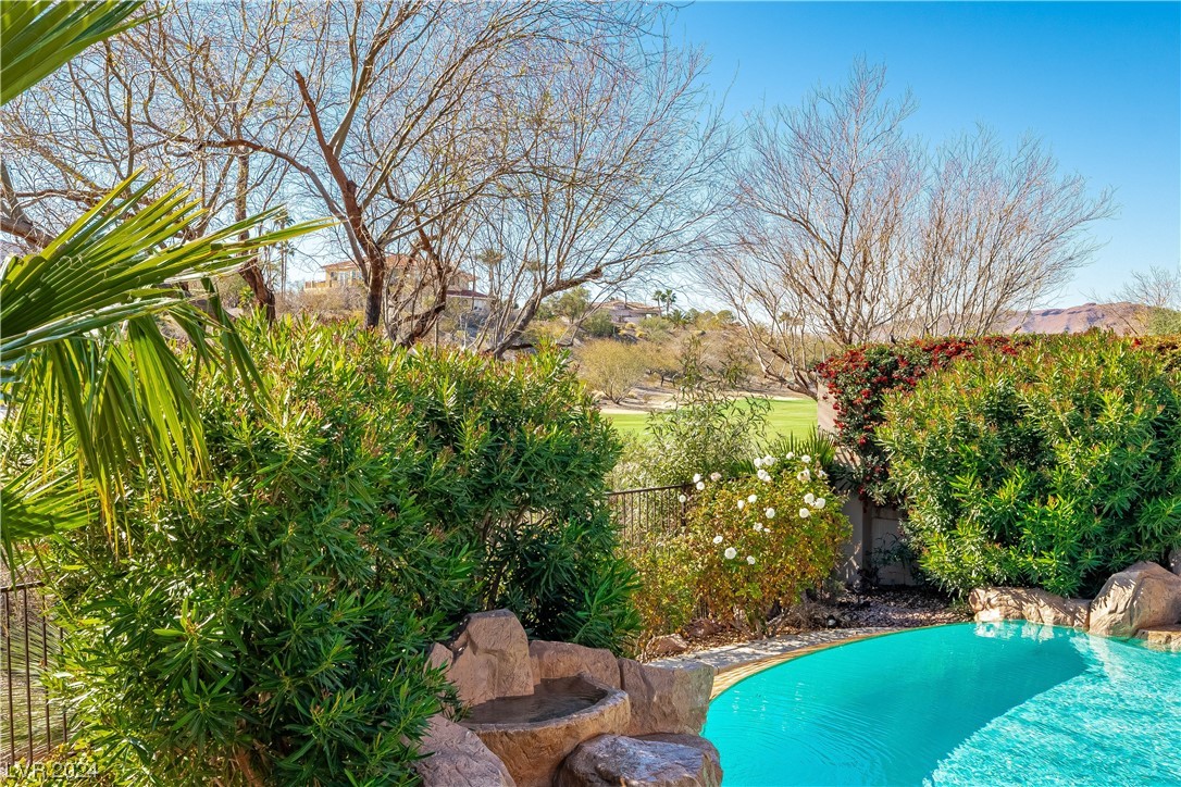 39 VIA PARADISIO Street