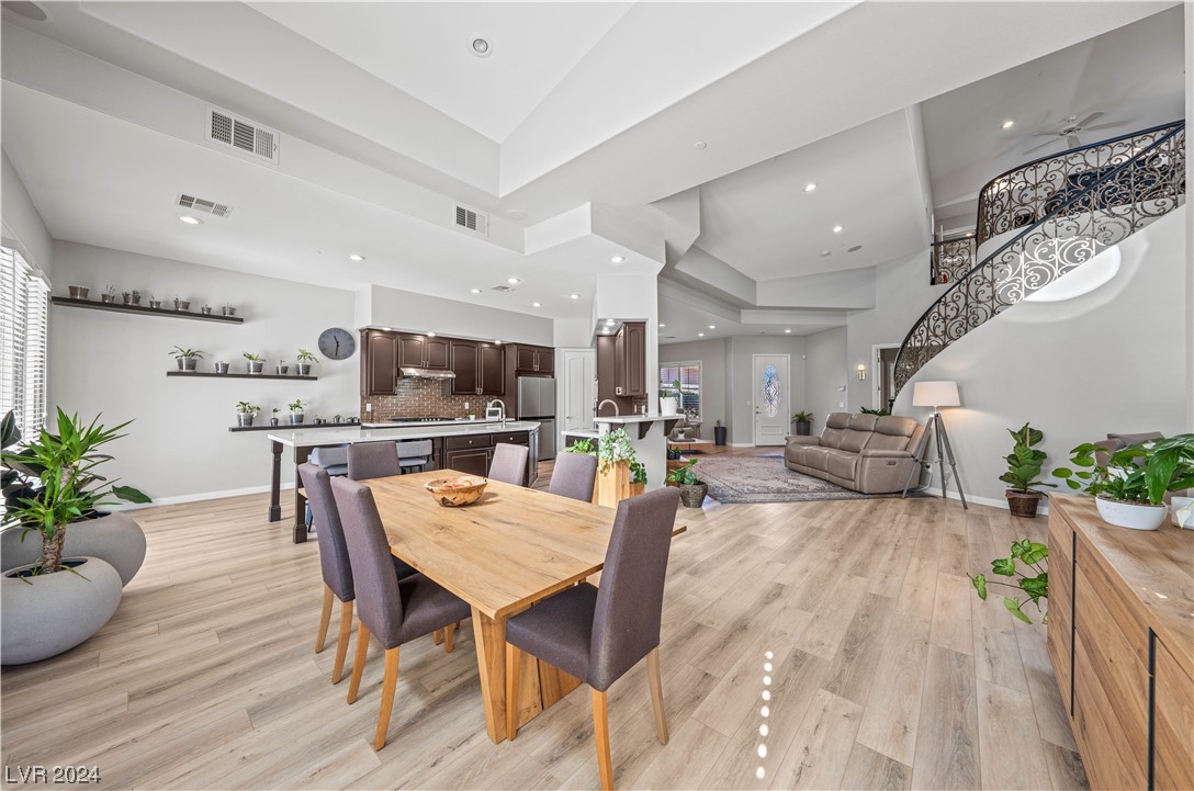 39 VIA PARADISIO Street