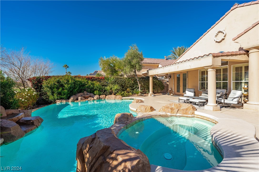 39 VIA PARADISIO Street