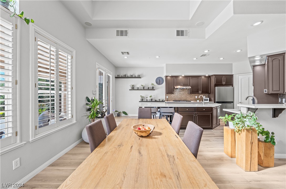 39 VIA PARADISIO Street