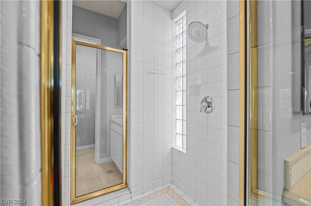 39 VIA PARADISIO Street