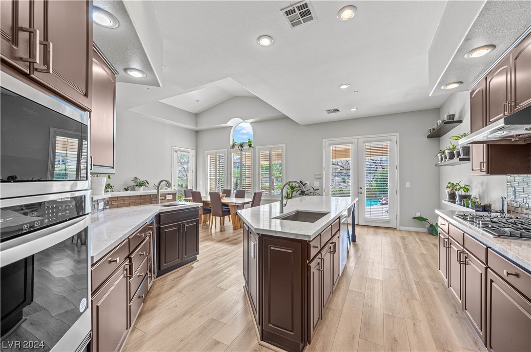 39 VIA PARADISIO Street